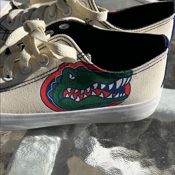 Women's FOCO Cream Florida Gators Low Top Canvas Shoes New - Picture 3 of 8